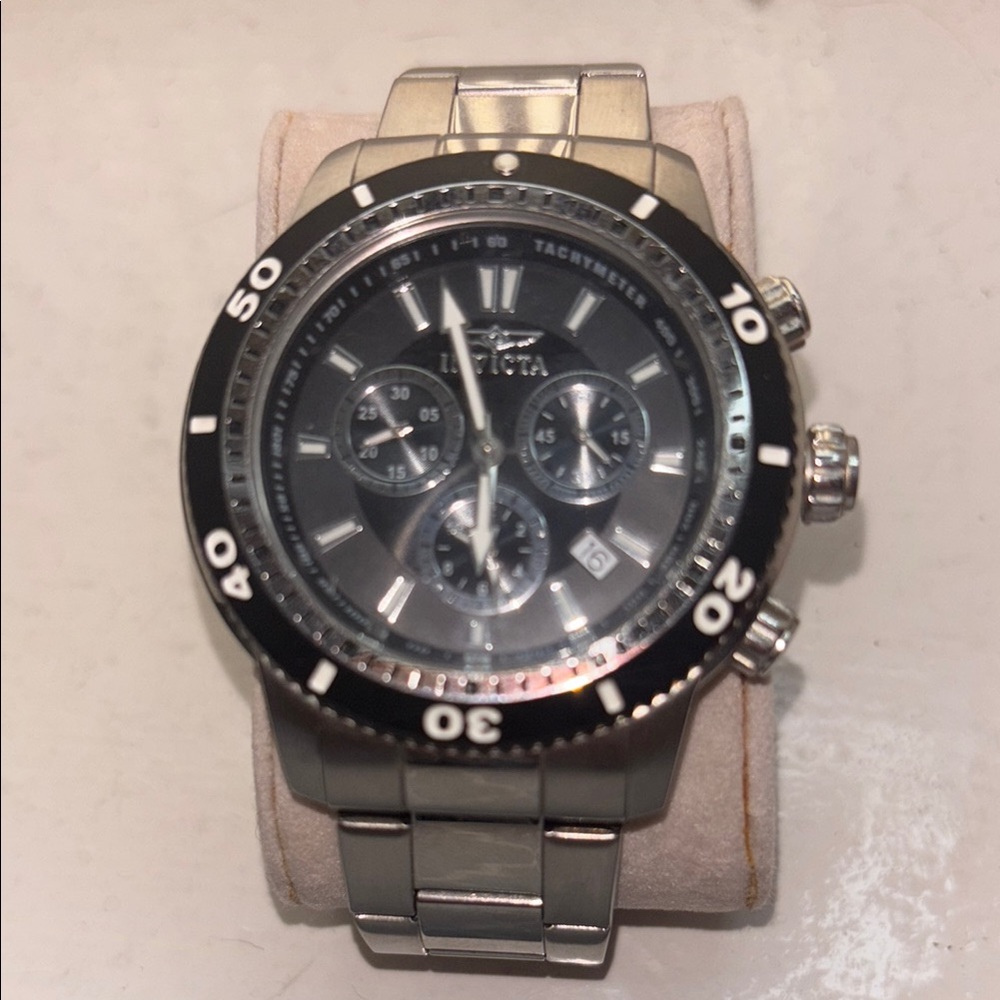 Invicta Black and Silver Chronograph Watch. GREAT CONDITION / needs new battery.